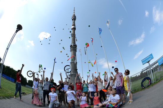 The Up High jugglers' show at the Ostankino television tower