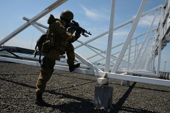 Resistance forces of the Donetsk People's Republic establish control over Donetsk International Airport