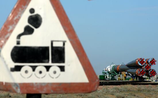 Soyuz rocket with Soyuz TMA-13M atop prepared for launch