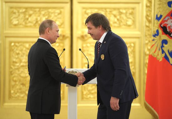 Kremlin award ceremony on Russian ice hockey team's win