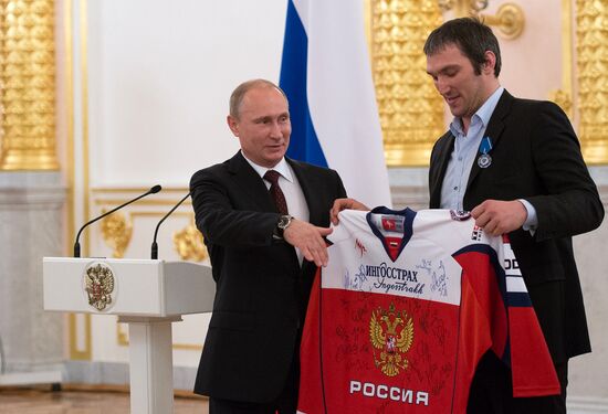 Kremlin award ceremony on Russian ice hockey team's win