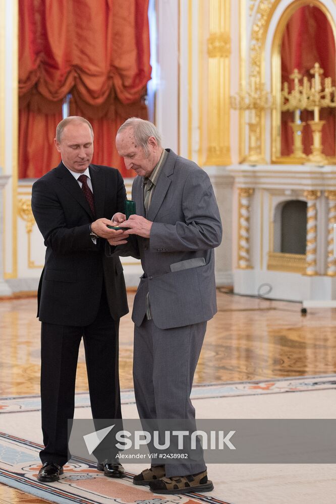 Kremlin award ceremony on Russian ice hockey team's win