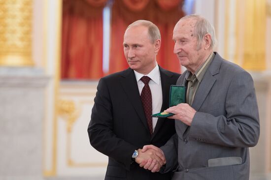 Kremlin award ceremony on Russian ice hockey team's win