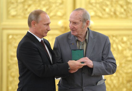 Kremlin award ceremony on Russian ice hockey team's win