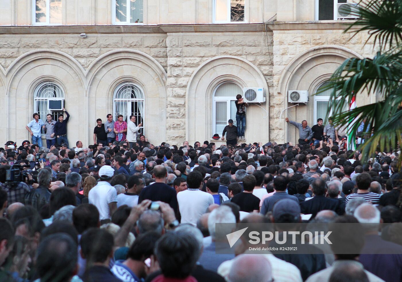 Opposition storms presidential office in Abkhazia