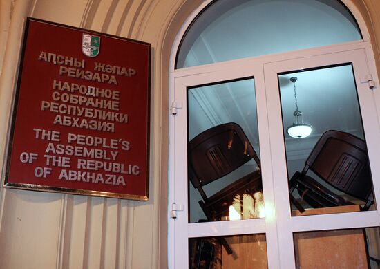 Opposition storms presidential office in Abkhazia