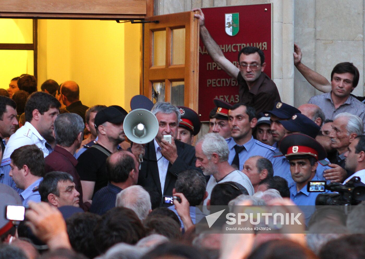 Opposition storms presidential office in Abkhazia