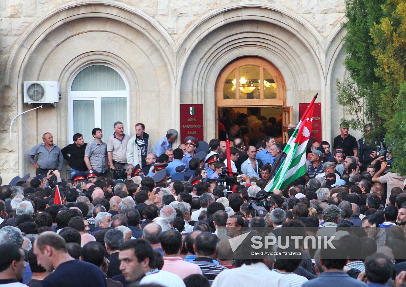 Opposition storms presidential office in Abkhazia