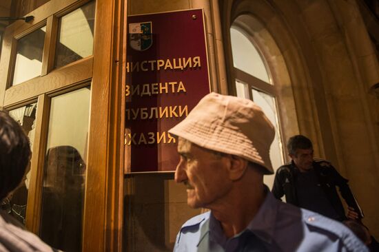 Opposition storms presidential office in Abkhazia