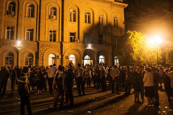 Opposition storms presidential office in Abkhazia