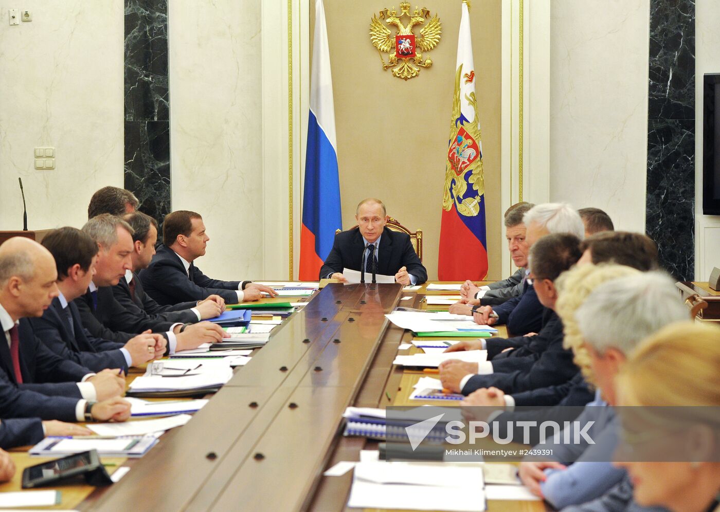 Vladimir Putin chairs government meeting