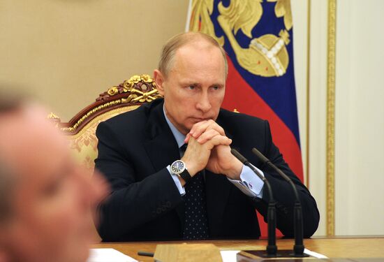 Vladimir Putin chairs government meeting