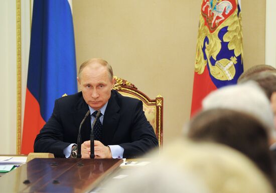 Vladimir Putin chairs government meeting
