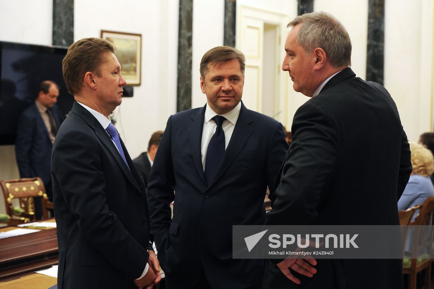 Vladimir Putin chairs government meeting