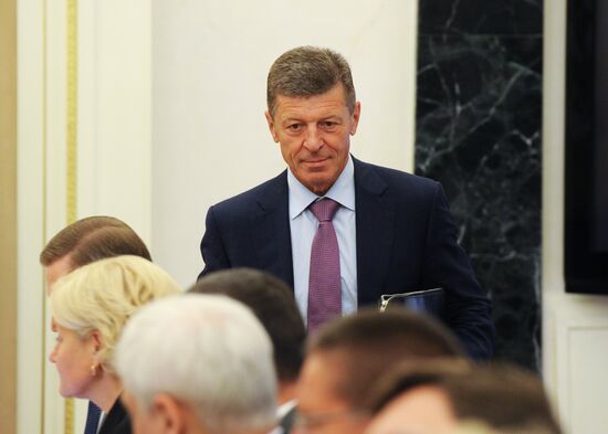 Vladimir Putin chairs government meeting