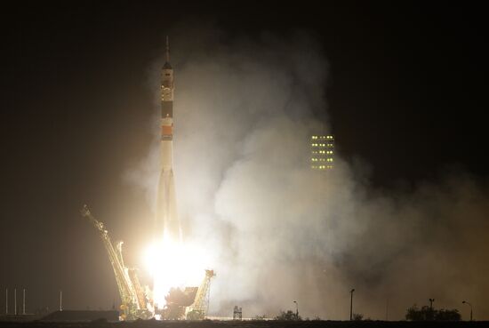 Soyuz-TMA-13M manned spacecraft lifts off from Baikonur Space Center