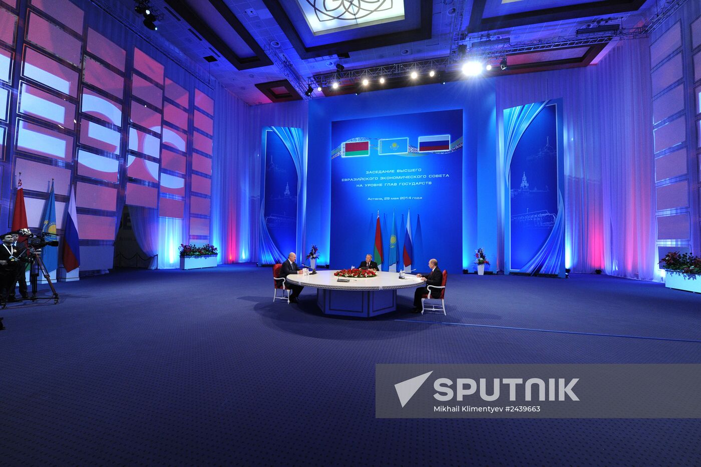 Vladimir Putin visits Kazakhstan, attends Supreme Eurasian Economic Council meeting