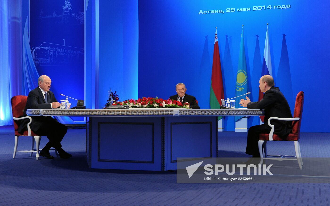 Vladimir Putin visits Kazakhstan, attends Supreme Eurasian Economic Council meeting