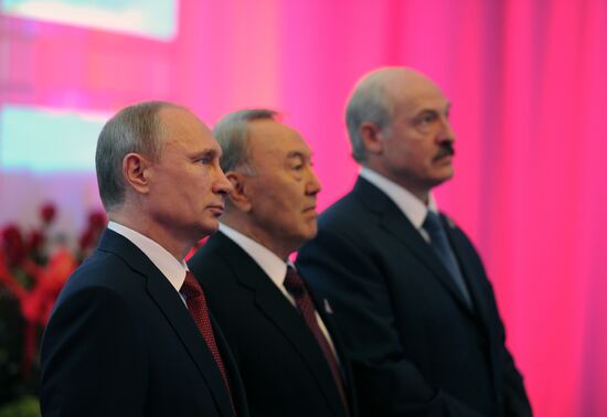 Vladimir Putin visits Kazakhstan, attends Supreme Eurasian Economic Council meeting