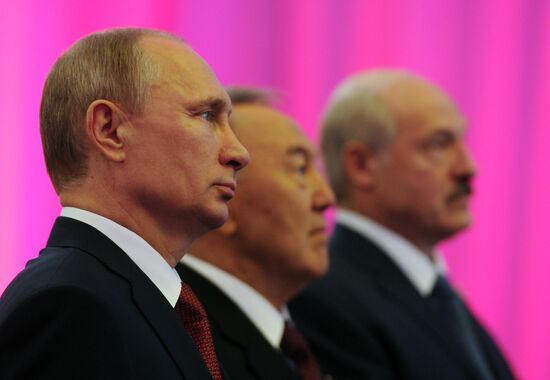Vladimir Putin visits Kazakhstan, set to attend Eurasian Economic Union meeting
