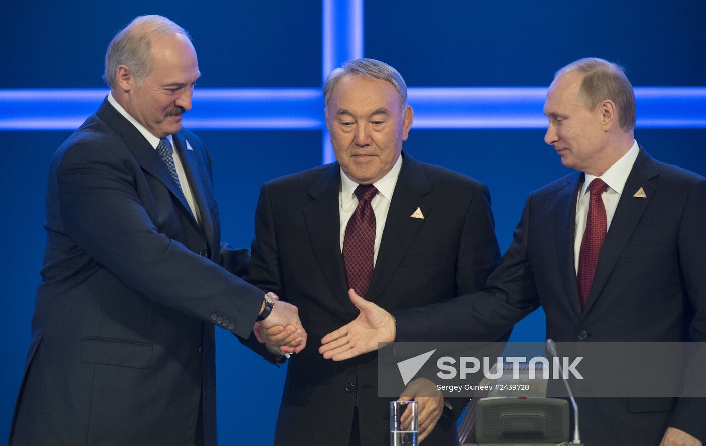 Vladimir Putin visits Kazakhstan, attends Supreme Eurasian Economic Council meeting