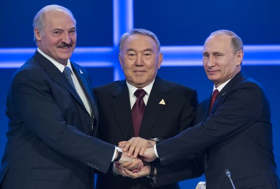 Vladimir Putin visits Kazakhstan, attends Supreme Eurasian Economic Council meeting