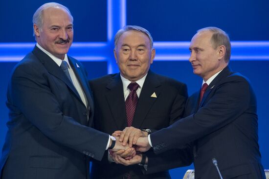 Vladimir Putin visits Kazakhstan, attends Supreme Eurasian Economic Council meeting
