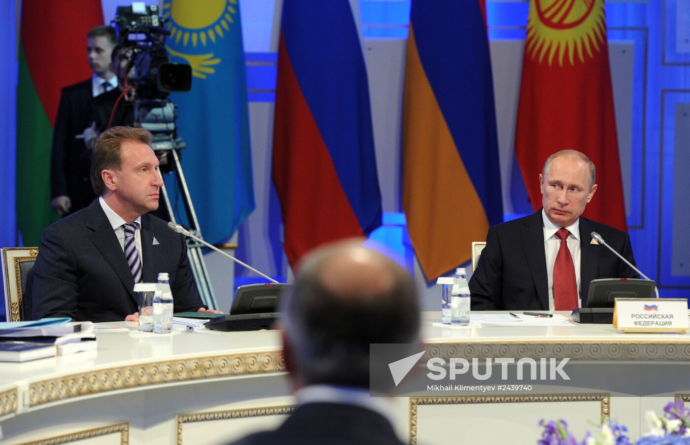 Vladimir Putin visits Kazakhstan, attends Supreme Eurasian Economic Council meeting