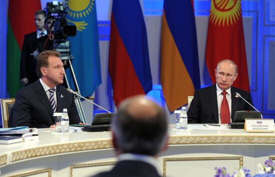 Vladimir Putin visits Kazakhstan, attends Supreme Eurasian Economic Council meeting