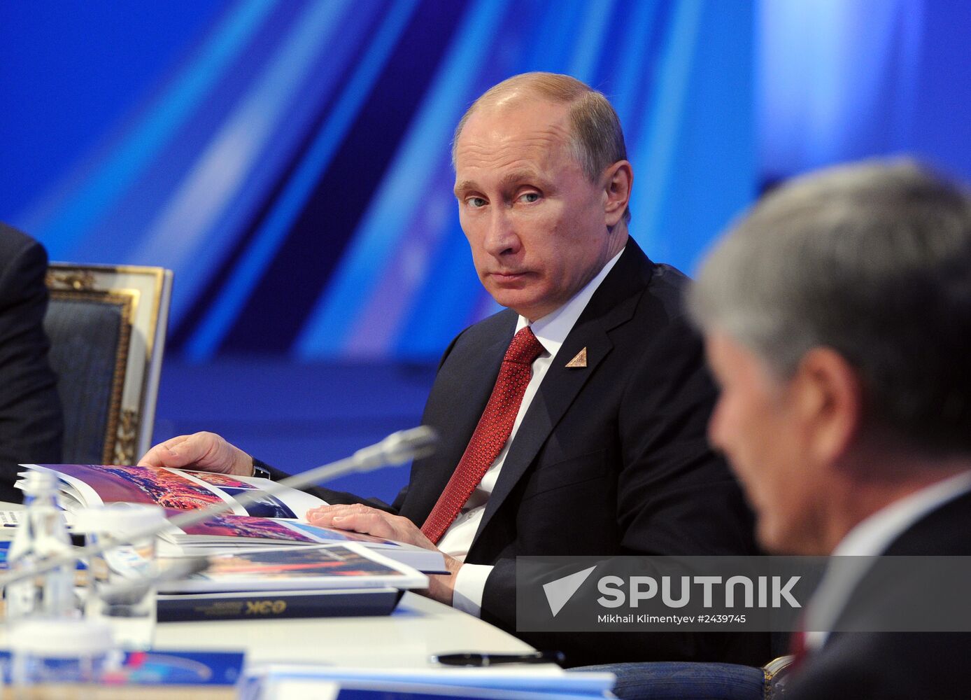 Vladimir Putin visits Astana to attend Supreme Eurasian Economic Council meeting
