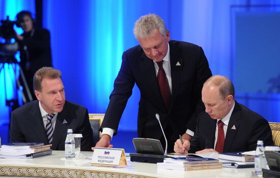 Vladimir Putin visits Astana to attend Supreme Eurasian Economic Council meeting
