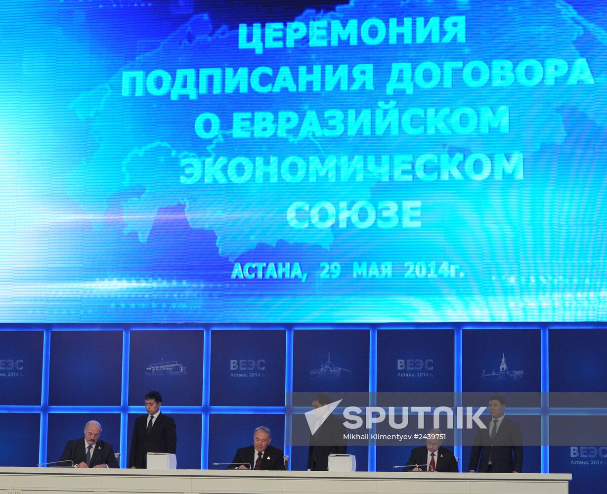 Vladimir Putin visits Astana to attend Supreme Eurasian Economic Council meeting