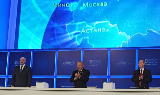Vladimir Putin visits Astana to attend Supreme Eurasian Economic Council meeting
