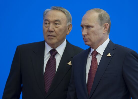 Vladimir Putin visits Kazakhstan, attends Supreme Eurasian Economic Council meeting