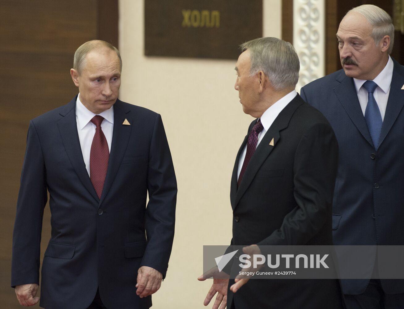 Vladimir Putin visits Kazakhstan, attends Supreme Eurasian Economic Council meeting