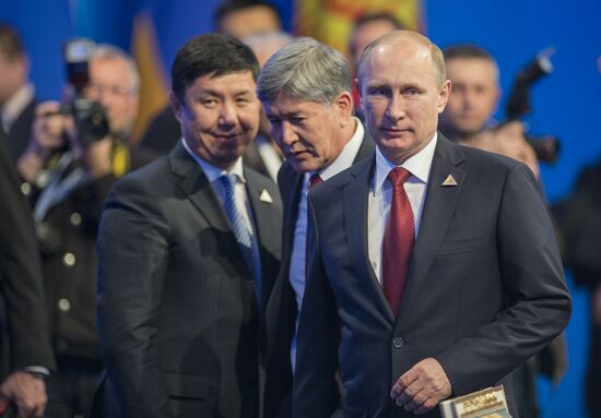 Vladimir Putin visits Kazakhstan for Supreme Eurasian Economic Ciuncil meeting
