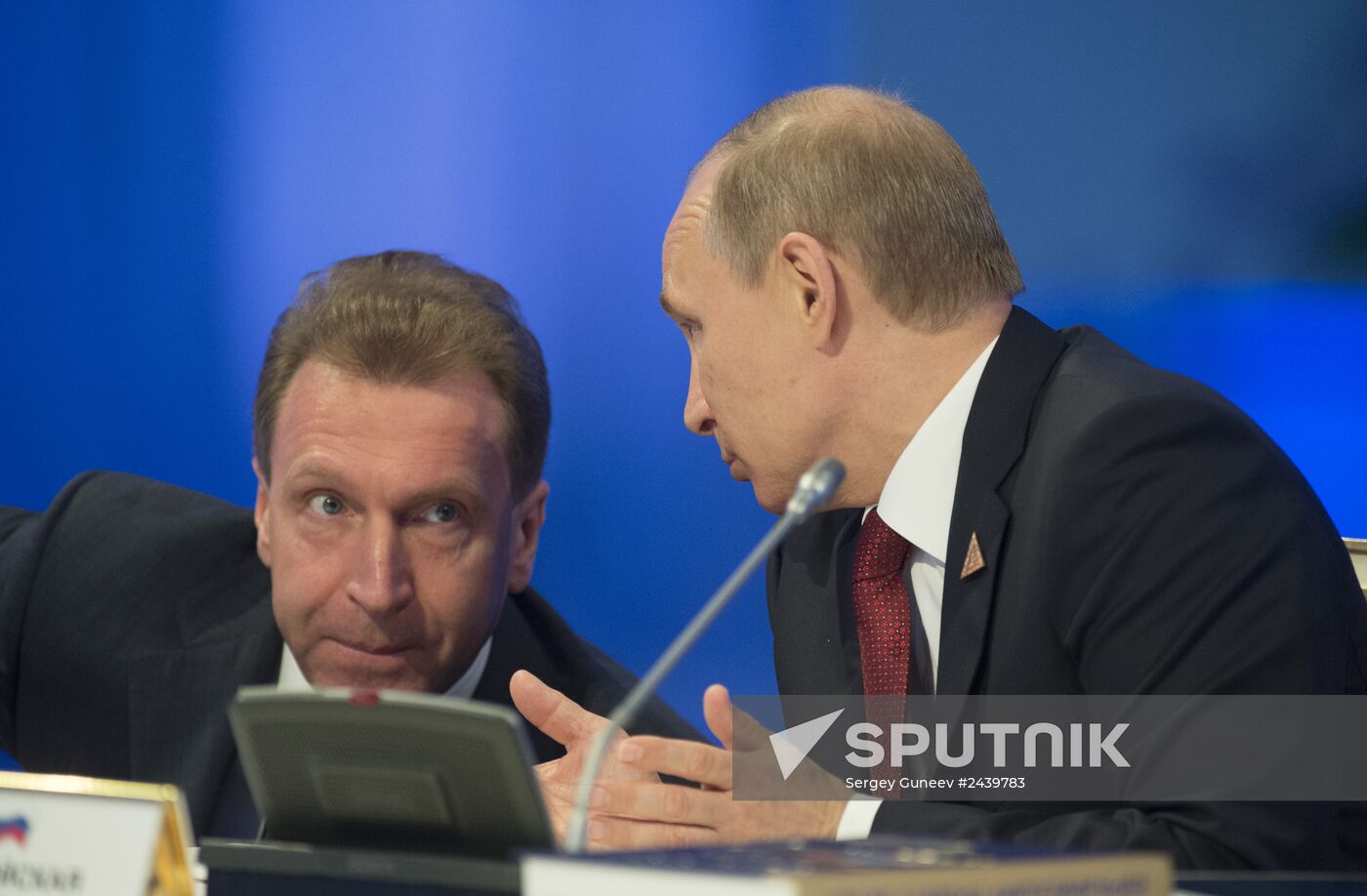 Vladimir Putin visits Kazakhstan for Supreme Eurasian Economic Ciuncil meeting