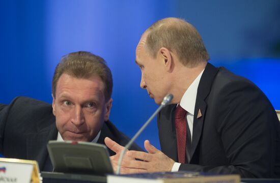 Vladimir Putin visits Kazakhstan for Supreme Eurasian Economic Ciuncil meeting