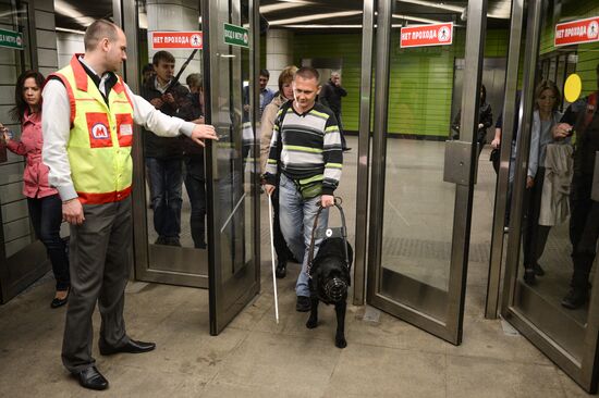 training of guide dogs for people with disabilities