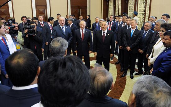 Vladimir Putin visits Kazakhstan for Supreme Eurasian Economic Ciuncil meeting