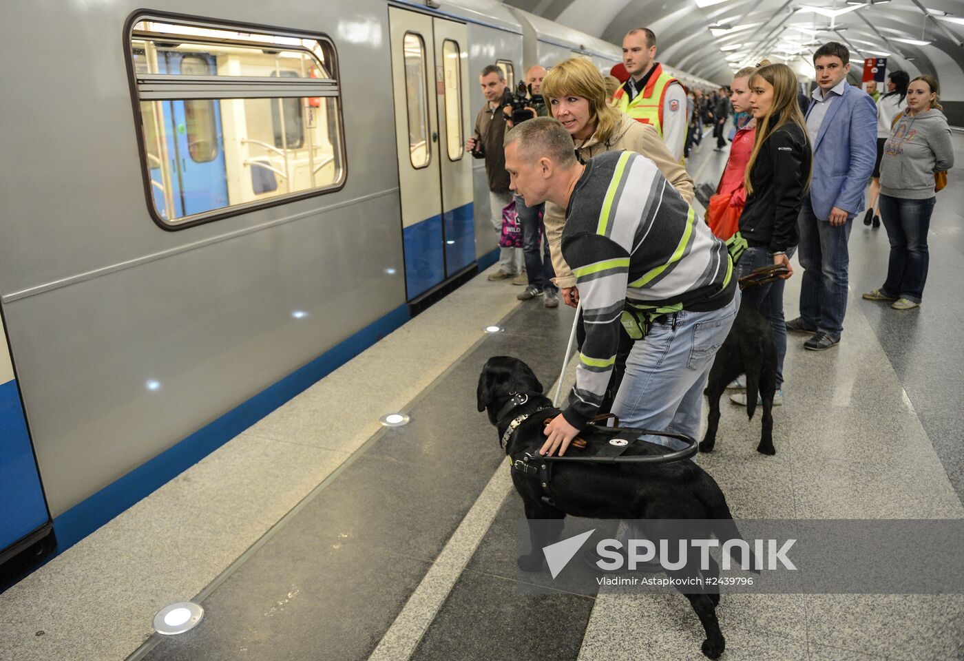 training of guide dogs for people with disabilities