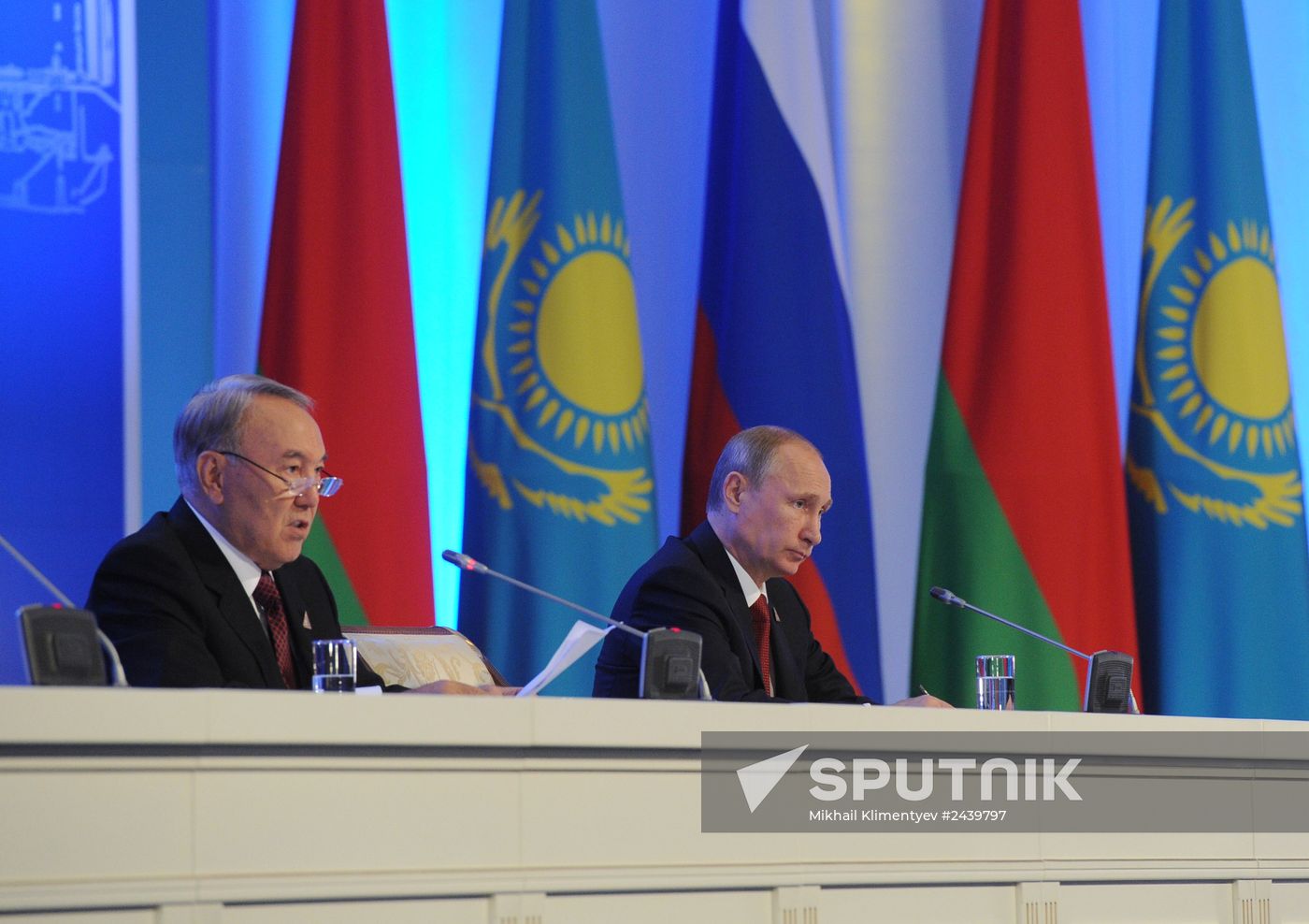 Vladimir Putin visits Kazakhstan, attends Supreme Eurasian Economic Council meeting