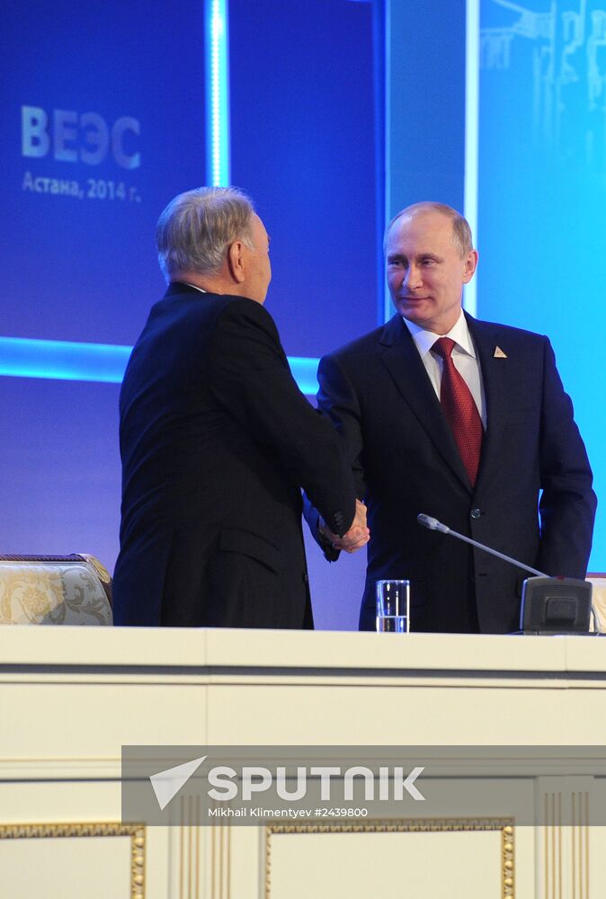 Vladimir Putin visits Kazakhstan, attends Supreme Eurasian Economic Council meeting