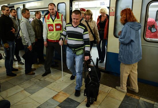 training of guide dogs for people with disabilities