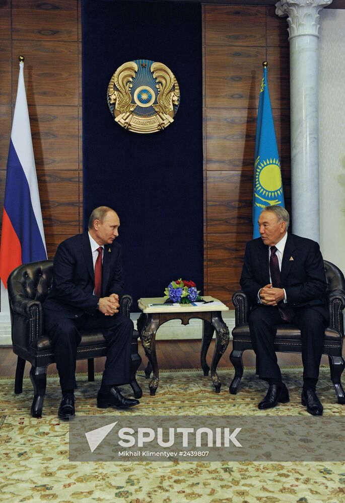 Vladimir Putin visits Kazakhstan, attends Supreme Eurasian Economic Council meeting