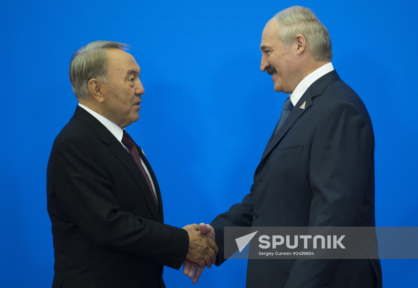 Vladimir Putin visits Kazakhstan for Supreme Eurasian Economic Union meeting