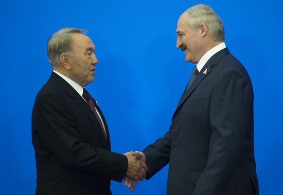 Vladimir Putin visits Kazakhstan for Supreme Eurasian Economic Union meeting