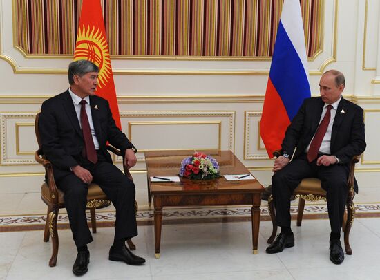 Vladimir Putin visits Astana for Supreme Eurasian Economic Council meeting