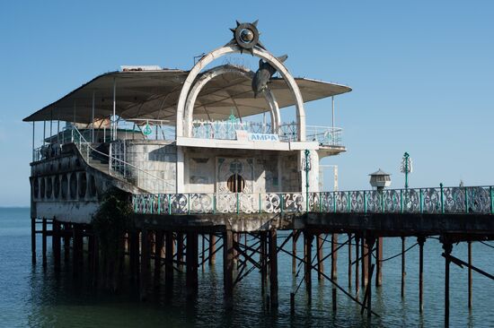 Cities of the world. Sukhumi