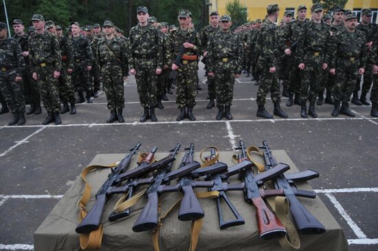 Ukrainian army servicemen swear oath